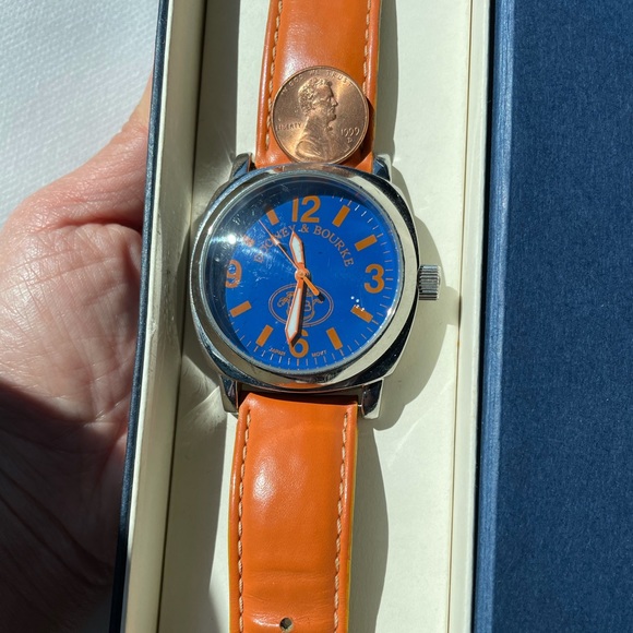 Vintage Dooney & Bourke DB leather watch display picture 2